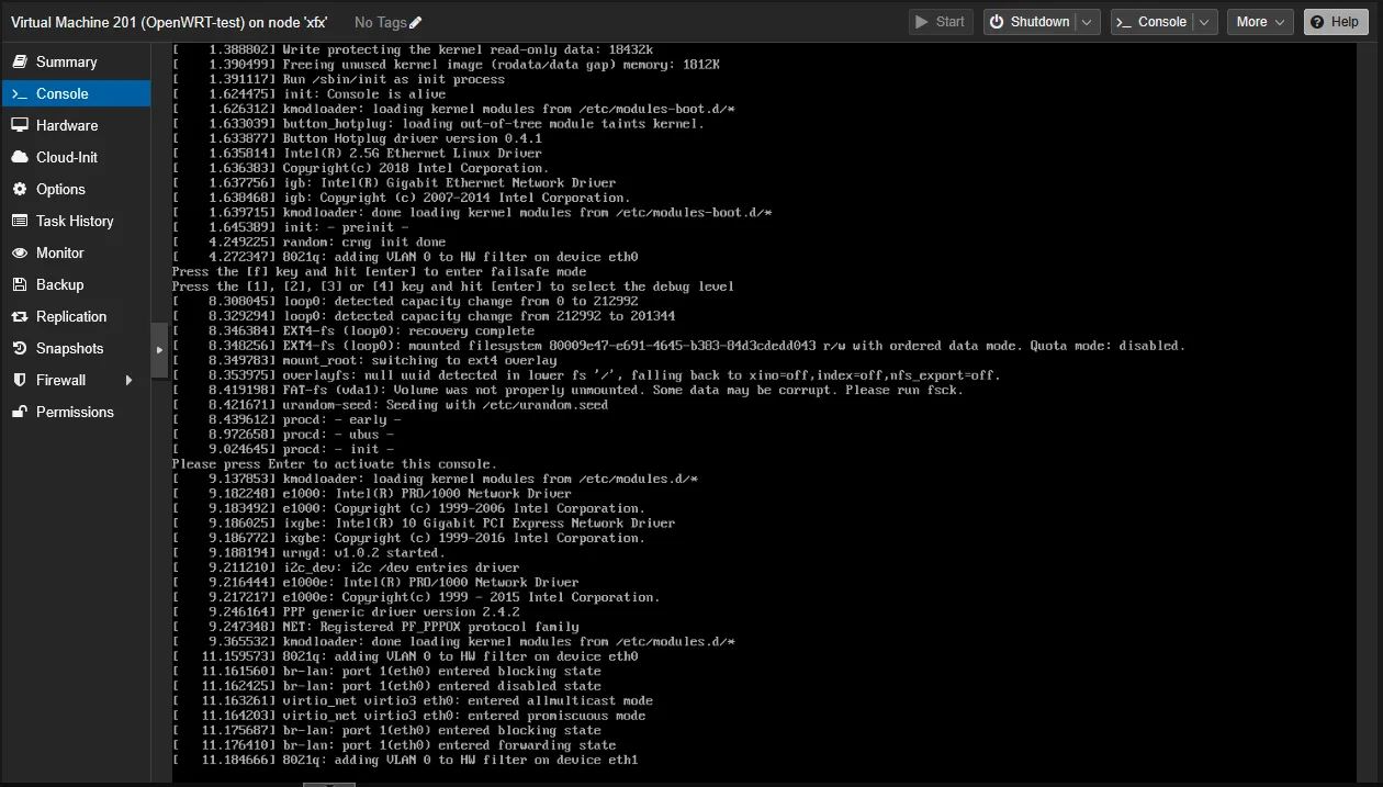 Pareciera que OpenWRT se cuelga al iniciar, pero no